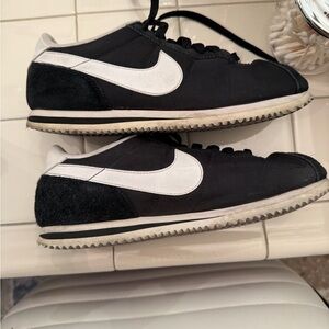 Nike Women’s Nike Cortez White Classic Runner